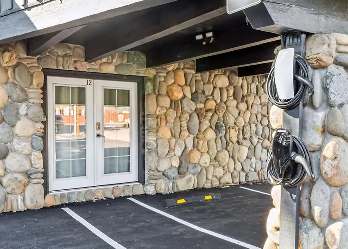 South Lake Chalet-Boutique Suite-Minutes To Heavenly & Lake Tahoe
